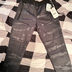 I’m selling these black comfy sweatpants.